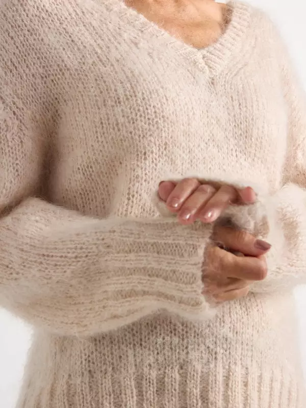 Hvit oversized strikkegenser i ull